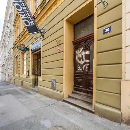 Rehorova 30 Praag